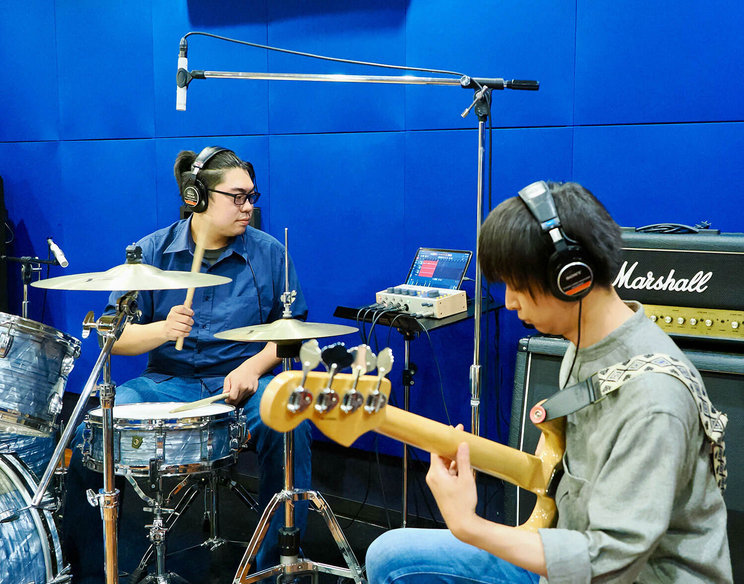 ドラムとベース