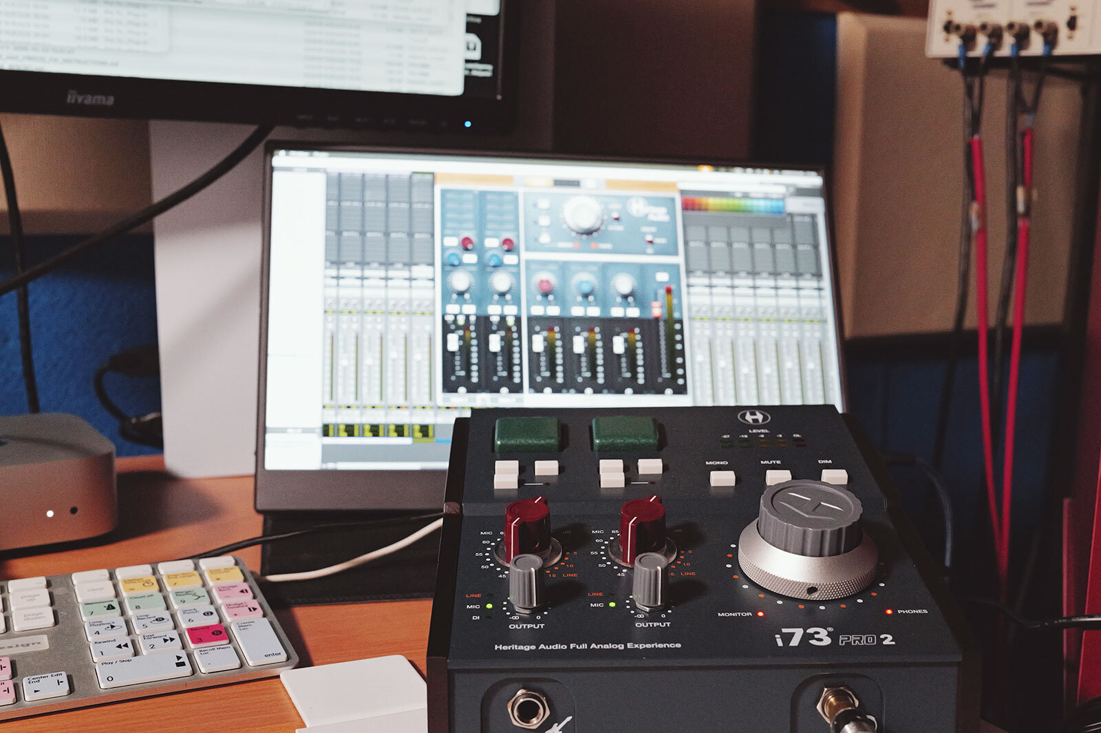 どこで取り出してもそこがまるでスタジオになったかのような心の高揚を感じるデザイン。