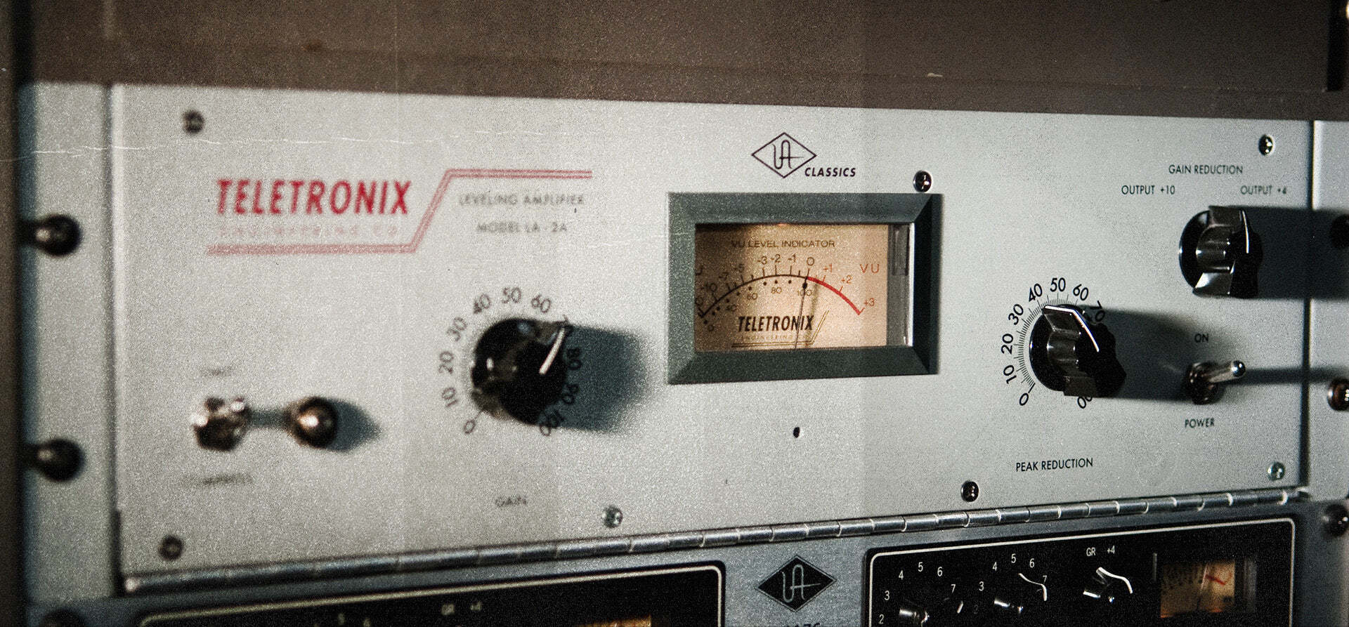 https://hookup.co.jp/assets/upload/blog/posts/2026/10/How-to-Use-LA-2A-and-1176-Compression-in-Your-Mix/Volt_Blog_2_Feature-3.jpg